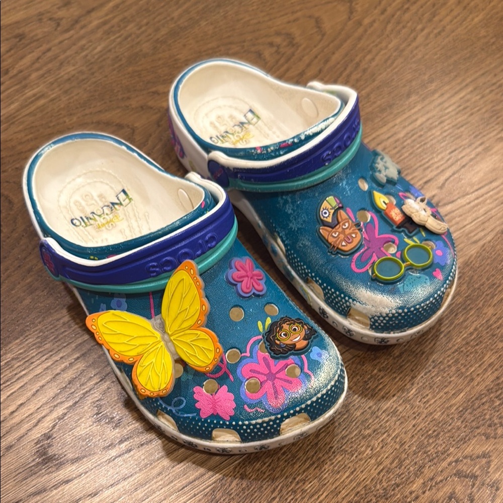 CROCS Blue and White Sandals with Ventilation and Heel Strap